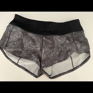 Lululemon Speed-Up Low rise shorts 2.5” size 4